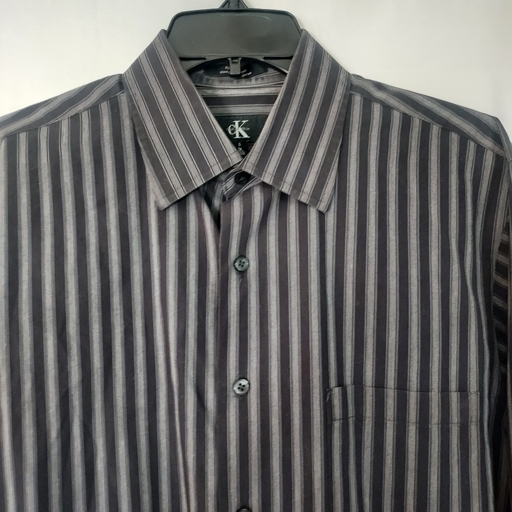 Calvin Klein Gray Stripes button down Shirt. Size L